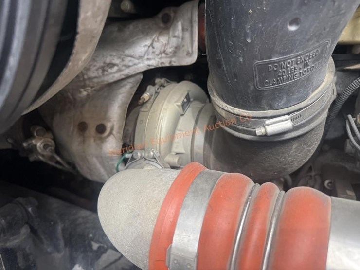 2014-freightliner-108sd-image-37