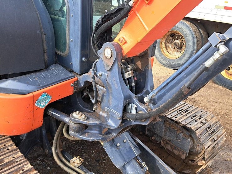2016-kubota-kx057-4-image-35