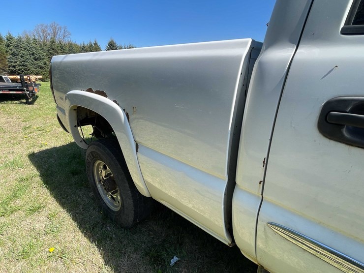 #7046-•-2005-chevrolet-duramax-(has-wi-title)-image-24