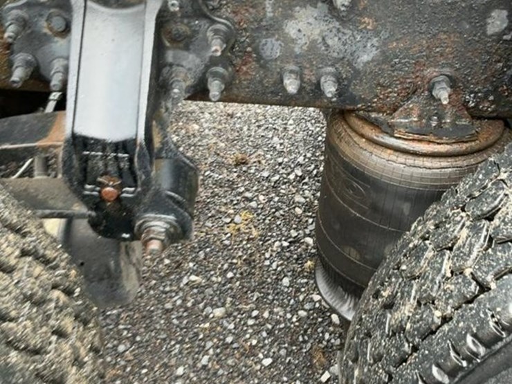 #137-•-2009-volvo-isx-semi-truck-image-54