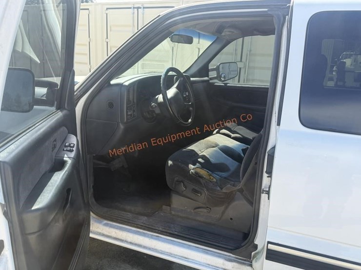 2001-chevrolet-silverado-2500-image-23