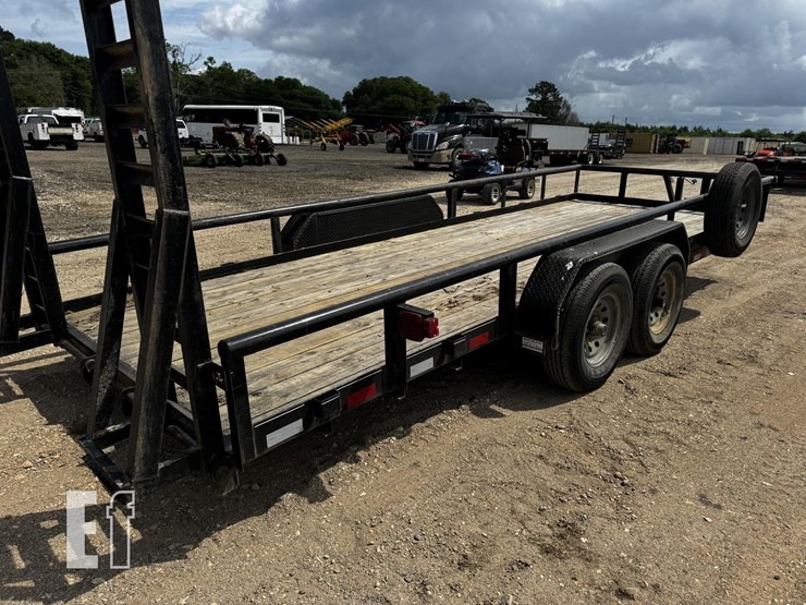 equipment-trailer-w/-ramps-image-2