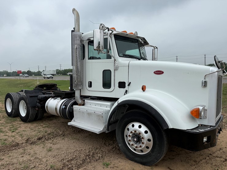 2016-peterbilt-367-image-3