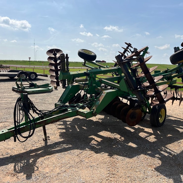 2000 JOHN DEERE 637