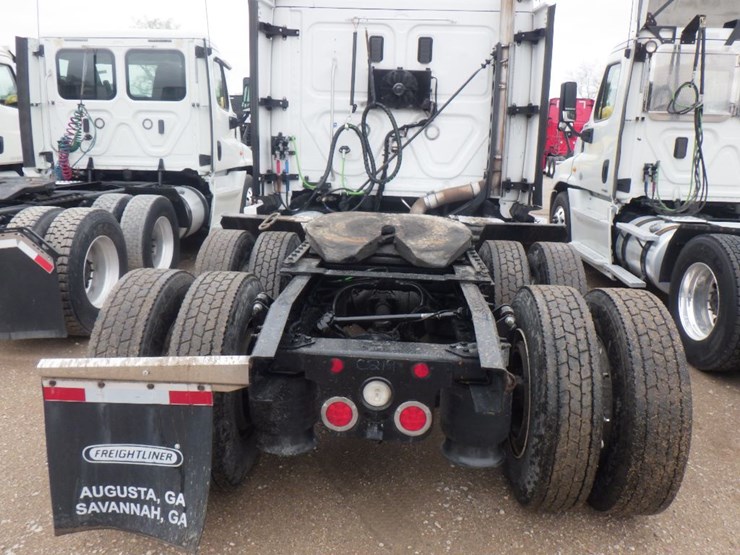 2017-freightliner-cascadia-125-image-11