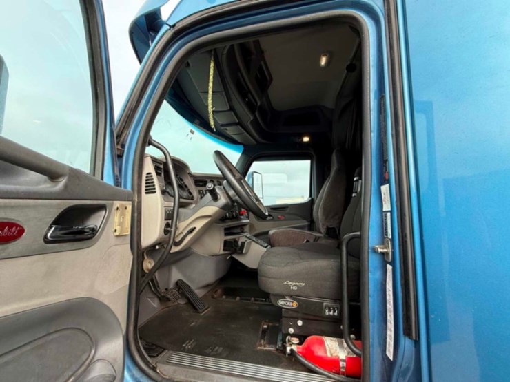 2014-peterbilt-579-image-15
