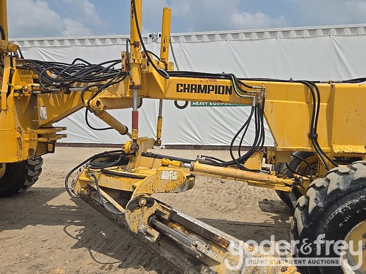 2000-champion-c80a-image-24