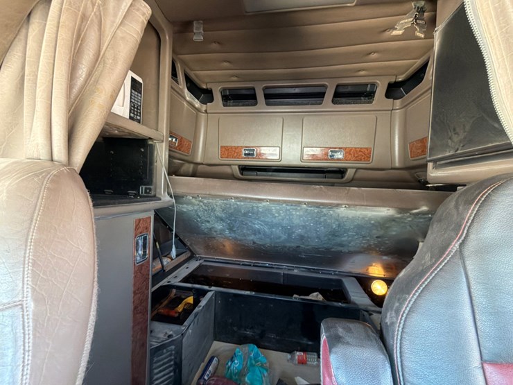 2005-peterbilt-379-image-10