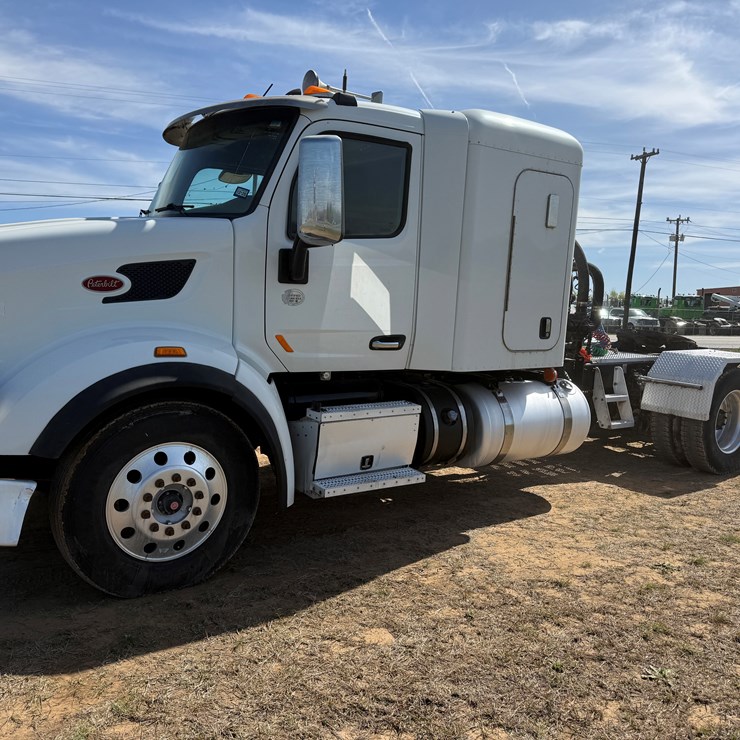 2018 PETERBILT 567
