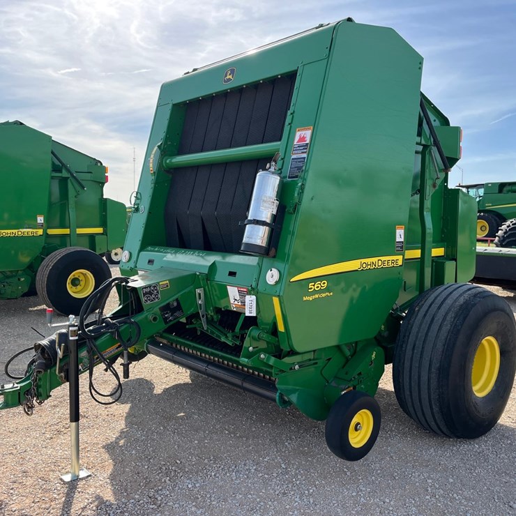 2015 JOHN DEERE 569