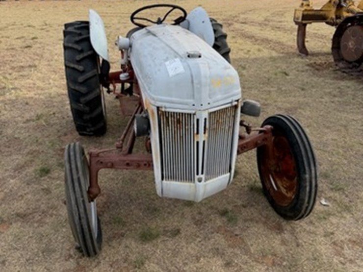ford-tractor-image-1