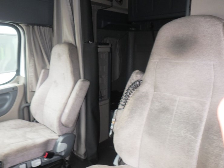 2017-freightliner-cascadia-125-image-22