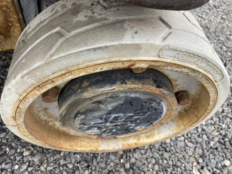 2007-jlg-1930es-image-14