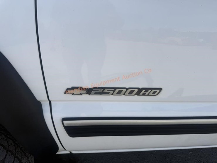 2001-chevrolet-silverado-2500-image-13