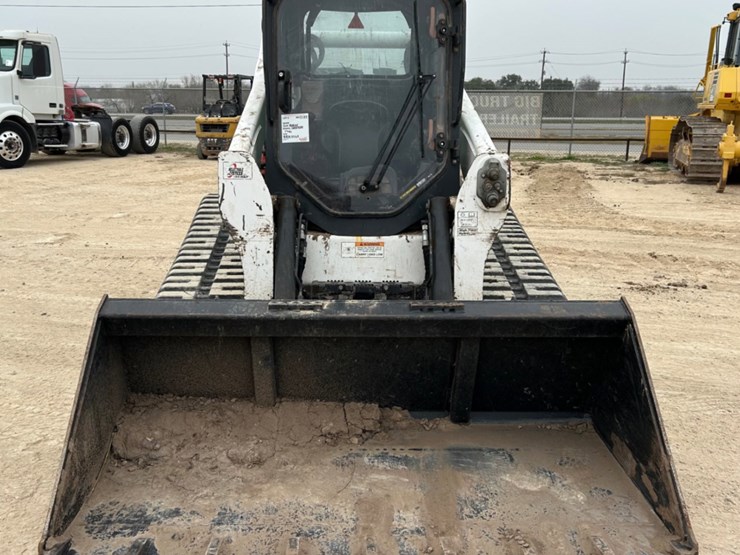 2019-bobcat-t740-image-2