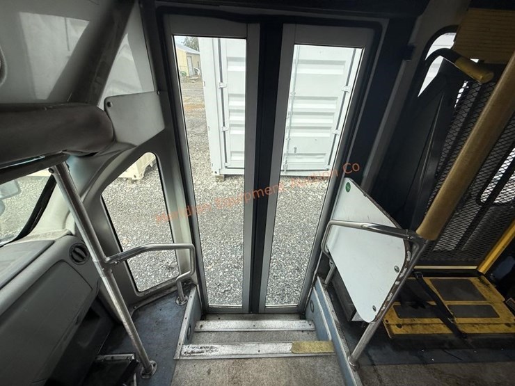 2010-ford-e450-image-36