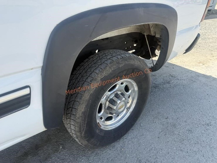 2001-chevrolet-silverado-2500-image-15