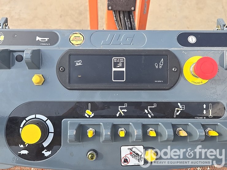 2016-jlg-800aj-image-39