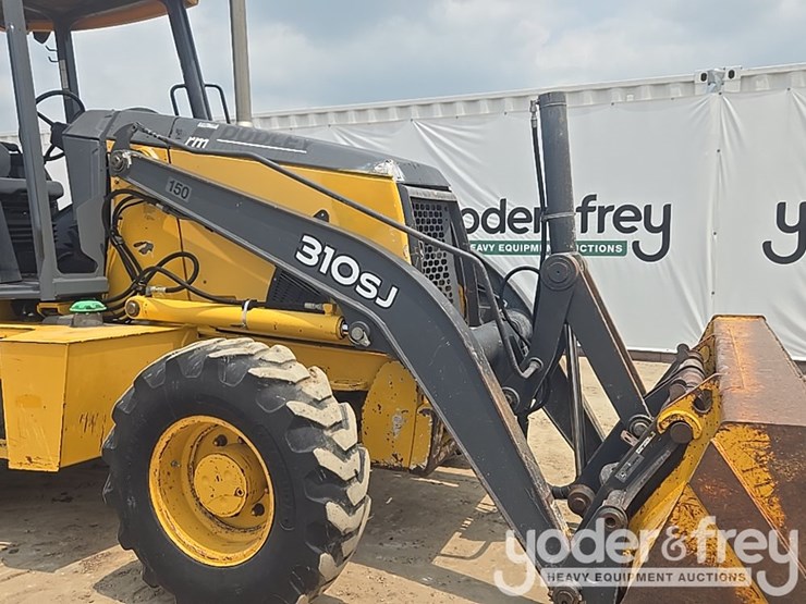 2010-deere-310sj-image-26