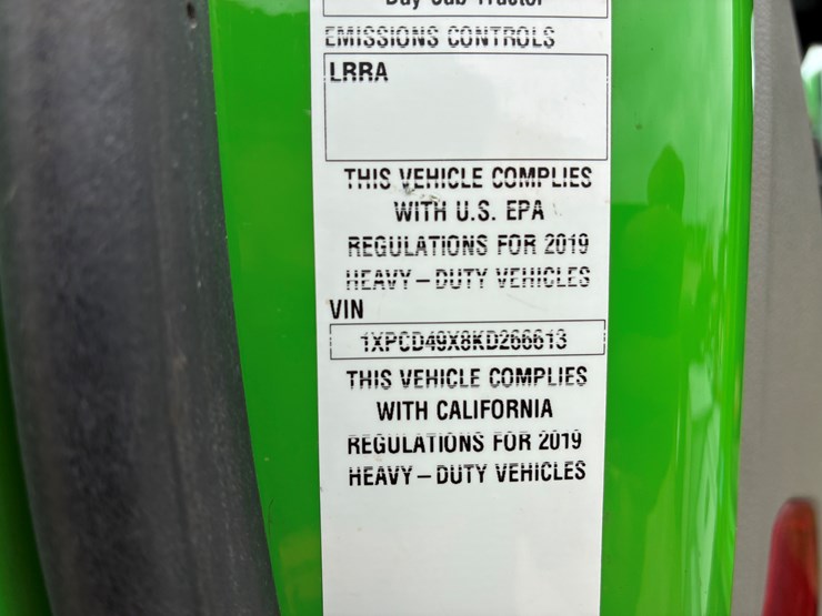 2019-peterbilt-567-image-16