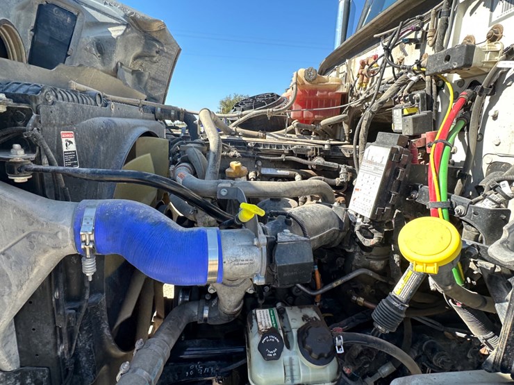 2021-western-star-4700-image-10