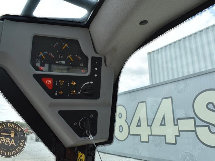 2023-jcb-270-image-32