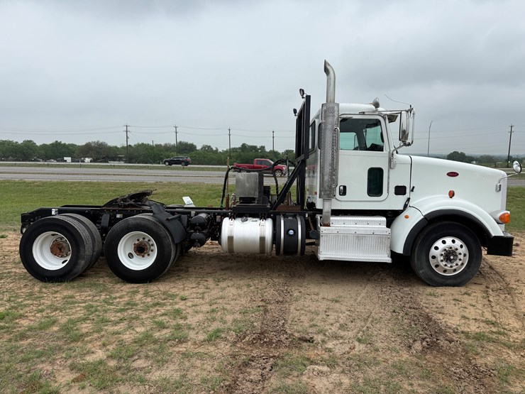 2016-peterbilt-367-image-4