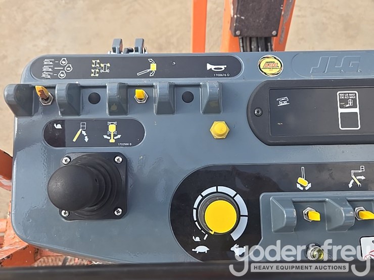 2016-jlg-800aj-image-38
