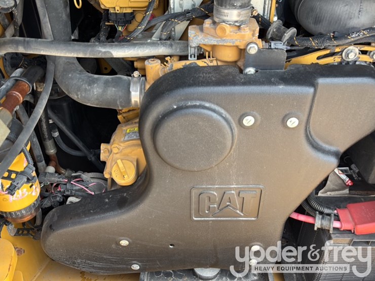 2022-caterpillar-299d3-image-31
