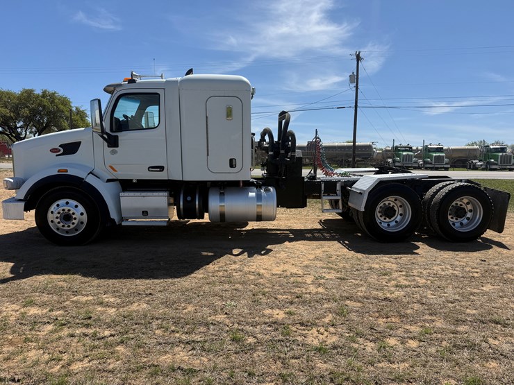 2018-peterbilt-567-image-7