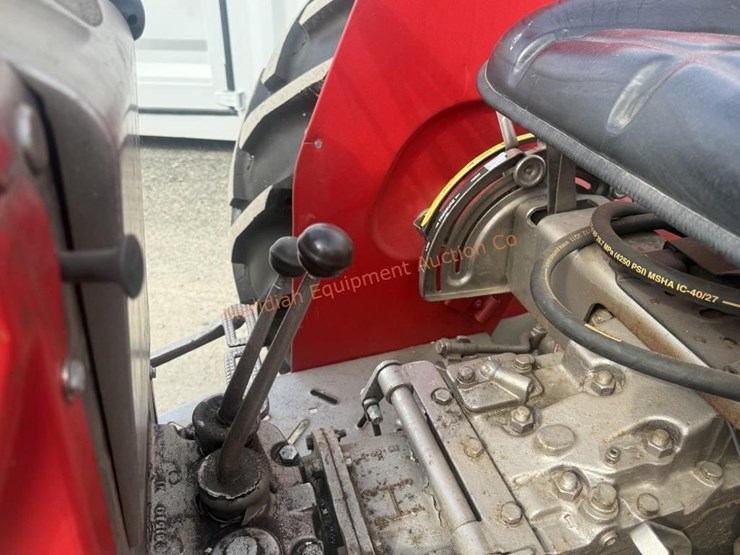 massey-ferguson-175-image-21