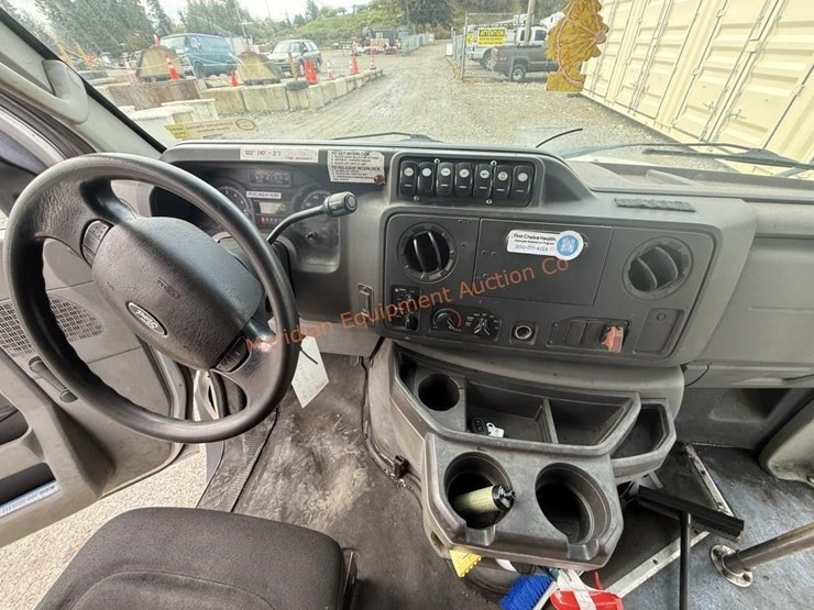 2010-ford-e450-image-40