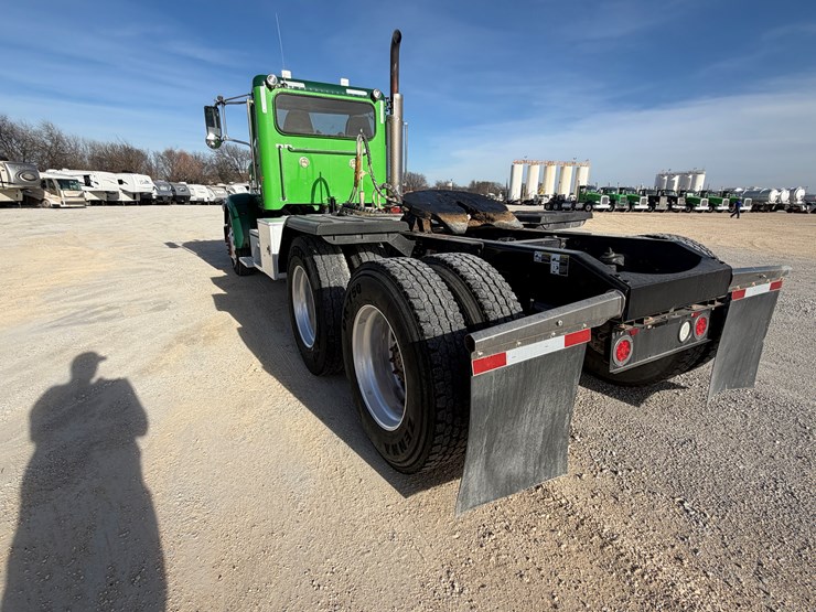 2020-peterbilt-367-image-7