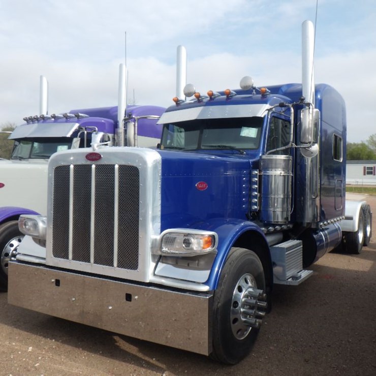 2024 PETERBILT 389
