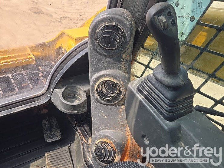 2022-caterpillar-289d3-image-40