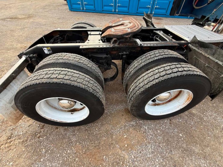 2014-peterbilt-579-image-13