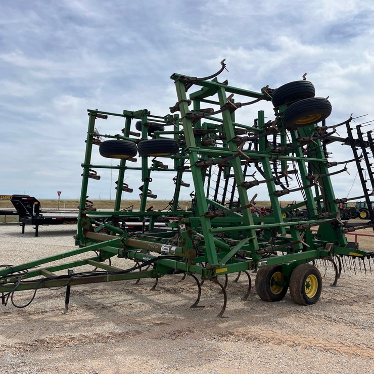 2005 JOHN DEERE 2210