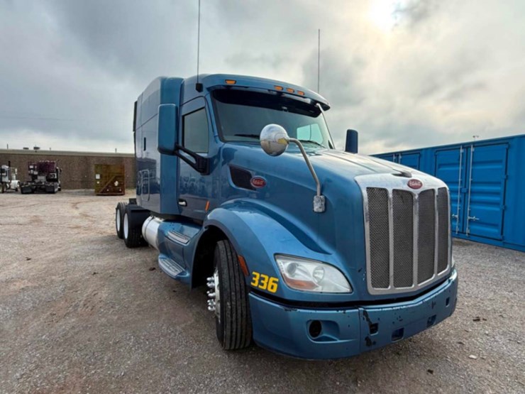 2014-peterbilt-579-image-3