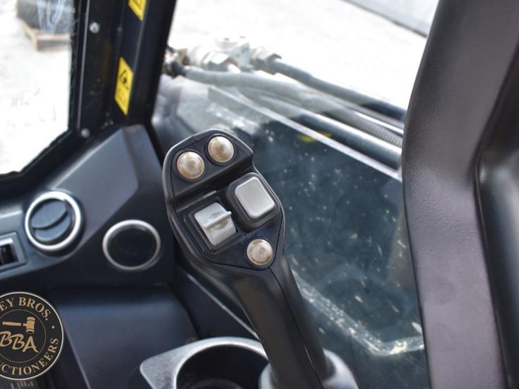 2020-jcb-3ts-8t-image-26