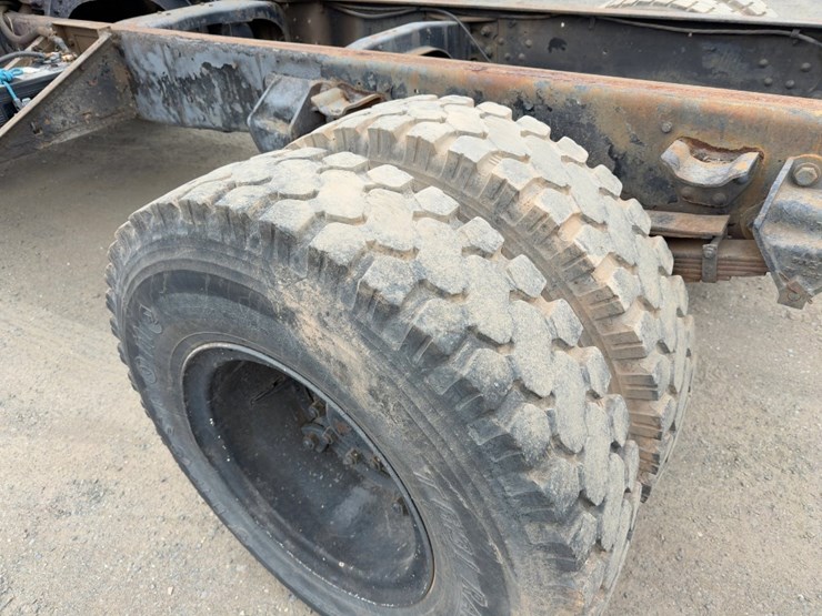 1970-ford-8000-image-15