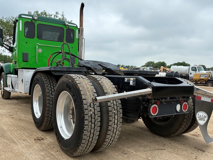 2019-peterbilt-567-image-6