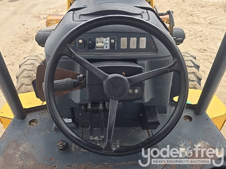 2010-deere-310sj-image-60