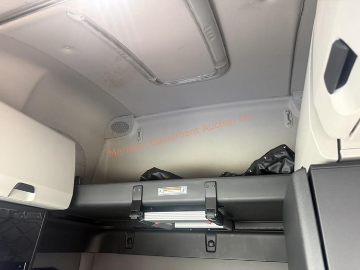 2020-freightliner-cascadia-113-image-45