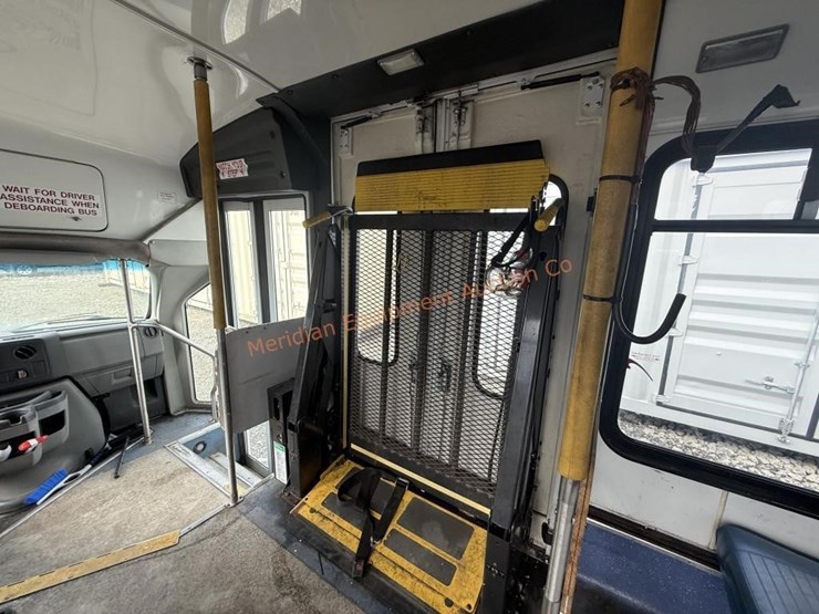 2010-ford-e450-image-46