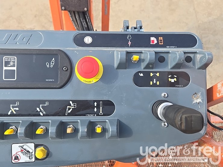 2016-jlg-800aj-image-40