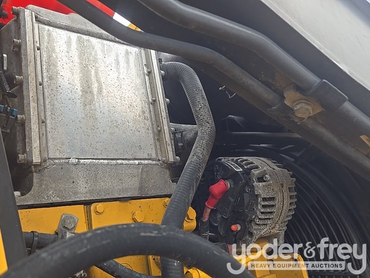 2010-deere-310sj-image-45