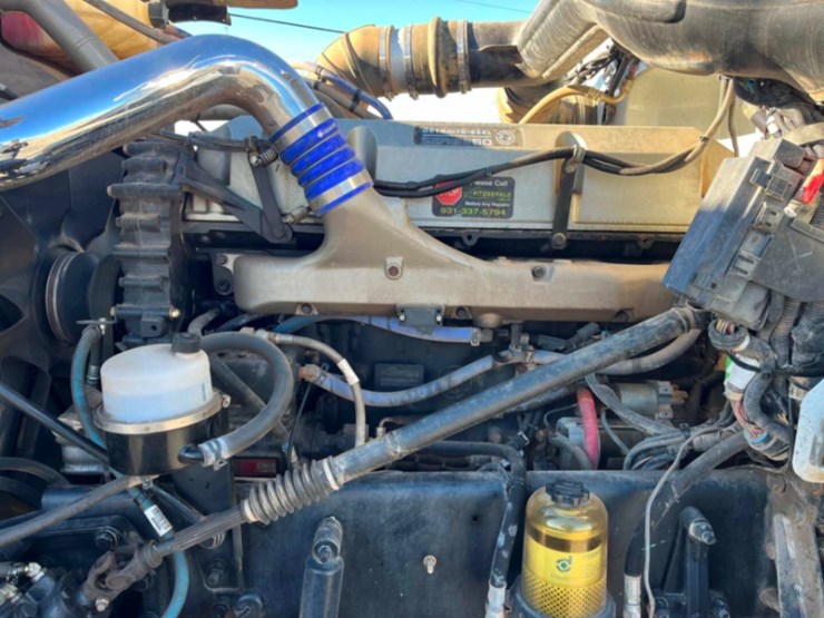 2017-peterbilt-389-image-18