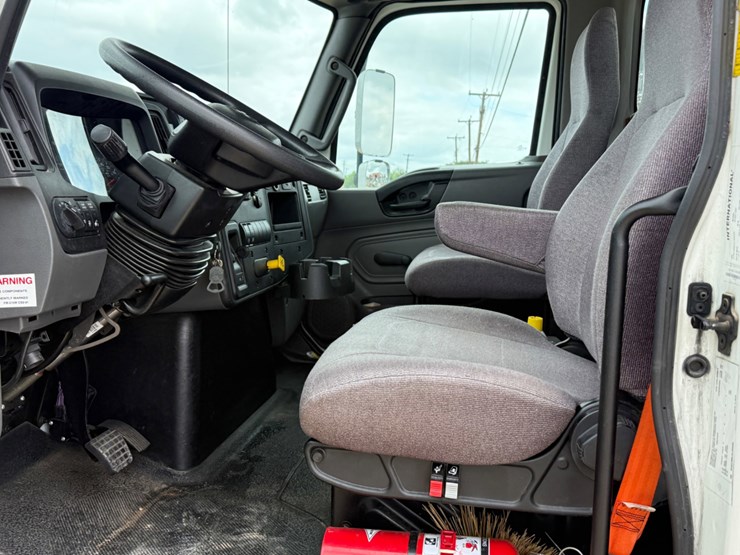 2020-international-mv607-image-11