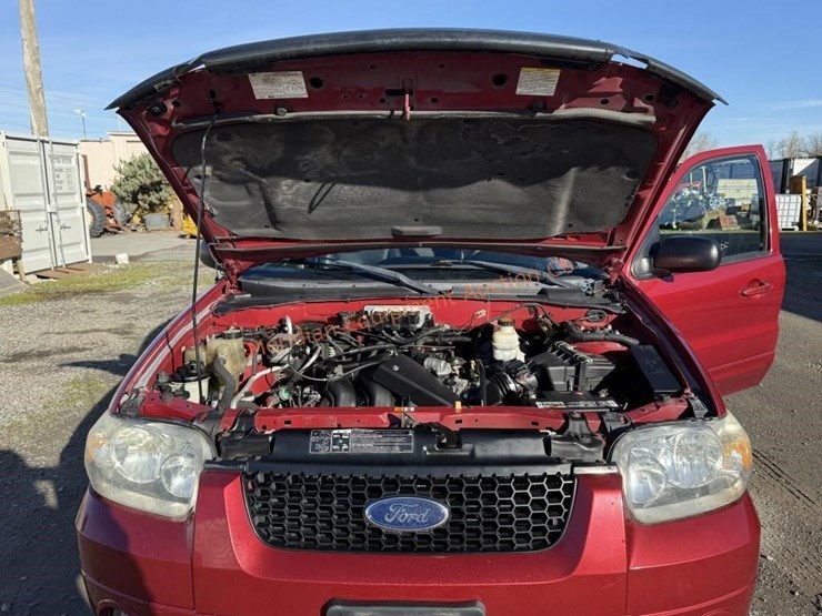 2005-ford-escape-image-16