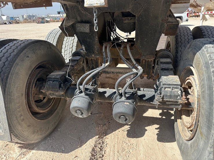 2005-unknown-trailer-image-10